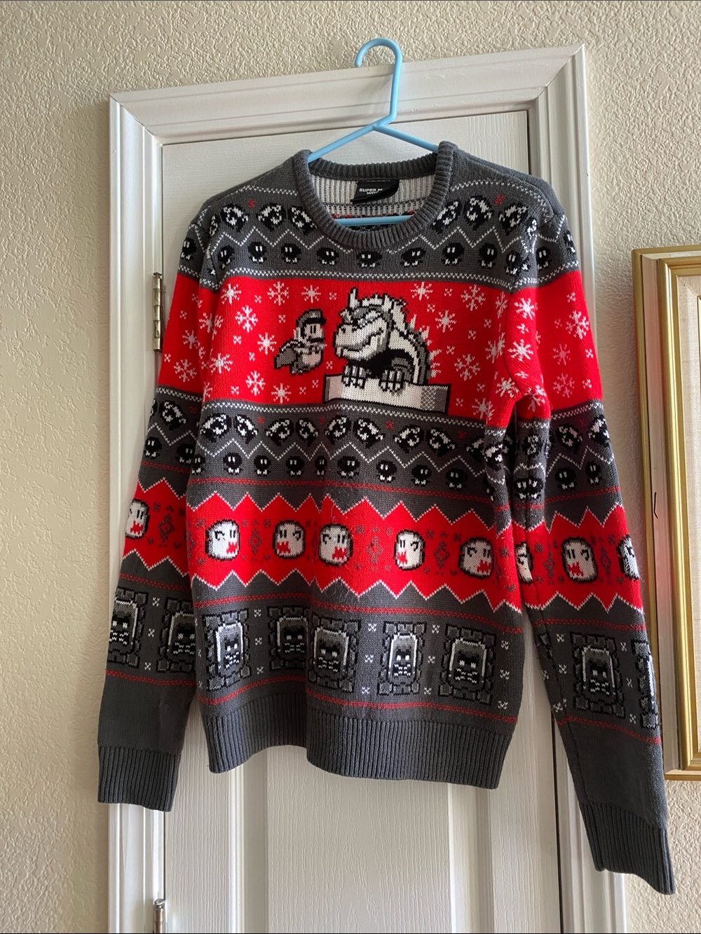Men's 2017 Crewneck Holiday Super Mario World Game Sweater in Red and Gray M
